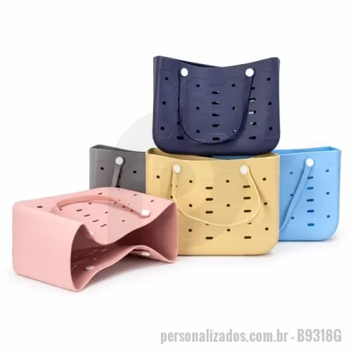 Bolsa personalizada - Bolsa confeccionada em EVA resistente à água e de fácil limpeza. Apresenta furos para ventilação e dispersão de líquidos, grãos de areia ou terra. Conta ainda com textura antiderrapante na parte inferior e alças de mão fixadas por botões plásticos. Gravação da logomarca em 1 cor já incluso.