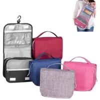 Bolsa de cosméticos em nylon oxford com vários bolsos no interior para organização, e gancho de pendurar, tamanho aproximado de 20,5x22cm.
