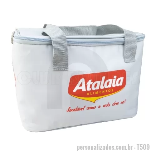 Bolsa térmica personalizada -  Bolsa Térmica com capacidade para 15 litros com alça dupla de mão. Disponível em várias cores. Gravação da Logomarca em até 3 cores  já inclusa.  Tamanho: 32 cm X 22 cm X 22 cm. Revestimento externo: Nylon 70. Revestimento interno: PVC Laminado. Acabamento: Vivo. Alça: Dupla de Mão.