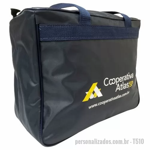 Bolsa térmica personalizada - Bolsa Térmica com capacidade para 18 litros com alça dupla de mão. Disponível em várias cores. Gravação da Logomarca em até 3 cores já inclusa.  Tamanho: 36 cm X 28 cm X 18 cm. Revestimento externo: Nylon 70. Revestimento interno: PVC Laminado. Acabamento: Vivo. Alça: Dupla de Mão.