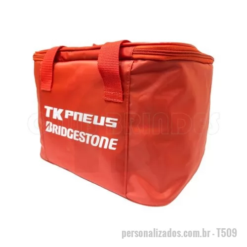 Bolsa térmica personalizada - Bolsa Térmica com capacidade para 15 litros com alça dupla de mão. Disponível em várias cores. Gravação da Logomarca em até 3 cores  já inclusa.  Tamanho: 32 cm X 22 cm X 22 cm. Revestimento externo: Nylon 70. Revestimento interno: PVC Laminado. Acabamento: Vivo. Alça: Dupla de Mão.