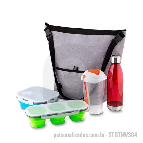 Bolsa térmica personalizada - Bag térmica personalizada. Confeccionada em Poliéster, a bolsa térmica possui capacidade de 17 litros, bolso frontal e alça de ombro. Brinde útil resistente, com ótimo acabamento além de amplo espaço para imprimir a logomarca de empresas em Silkscree