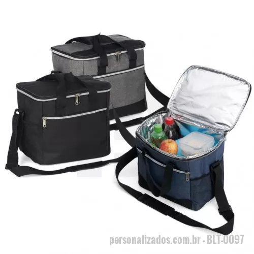 Bolsa térmica personalizada - Bolsa térmica 18 litros. Contém bolso frontal com zíper, bolsos laterais telados, alça de mão em nylon e alça transversal regulável (não removível) com apoio para ombro. Altura : 25 cm Largura : 33 cm Profundidade : 23 cm Material: Poliéster e Oxford 300D