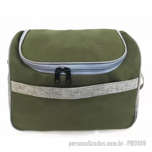 Bolsa térmica personalizada - Confeccionada com Nylon 70 ou Nylon 600,  revestimento interno em isomanta e forro interno de Bagun Espelhado 0,30.  Alça de  ombro de 25 mm, fechamento em zíper 08. Tamanho 32 x 23 x 20 (14 litros aproximado). Gravação Sugerida - Serigrafia ou Bordado 