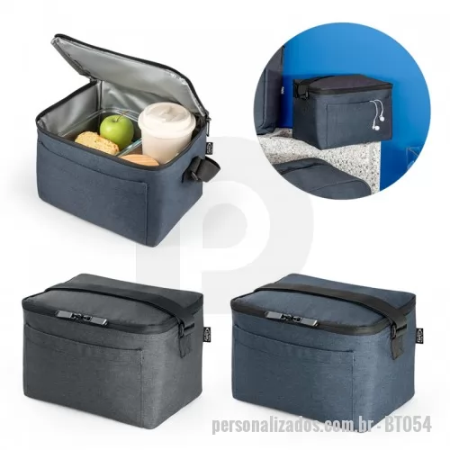 Bolsa térmica personalizada - Bolsa térmica em rPET 600D com interior em PEVA. Alça ajustável em webbing, bolso frontal e fecho duplo. Capacidade até 7 L.