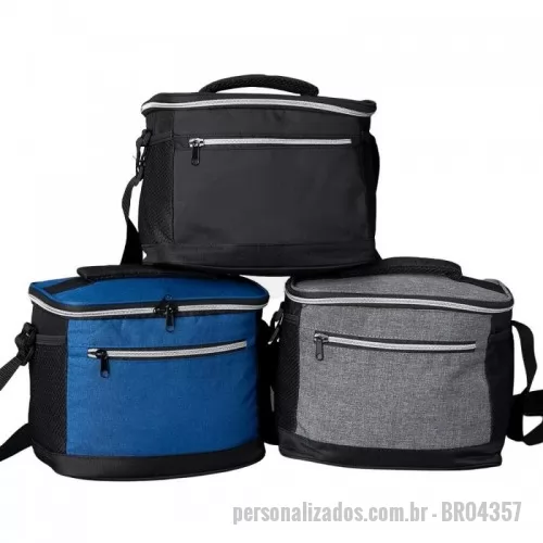 Bolsa térmica personalizada - Bolsa térmica de nylon 10 litros com dois compartimentos e bolsos laterais em malha. Compartimento principal com revestimento térmico. Altura :  21 cm  Largura :  27 cm  Profundidade :  18 cm  Medidas aproximadas para gravação (CxL):  9,5 cm x 22 cm  Peso aproximado (g):  243