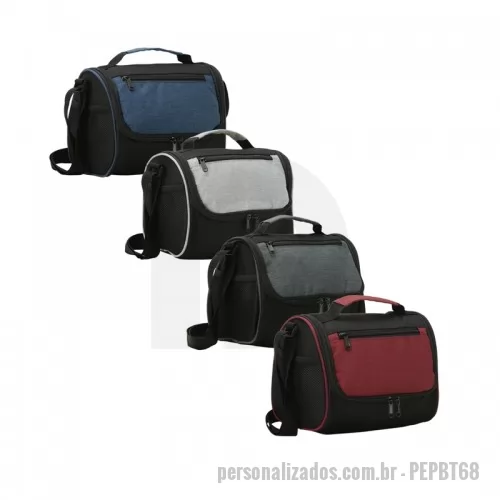 Bolsa térmica personalizada - Bolsa térmica de poliéster com dois compartimentos, capacidade de 7 litros. A bolsa possui revestimento térmico em PEVA atóxico, alça de mão, bolsos laterais telados e alça transversal. 