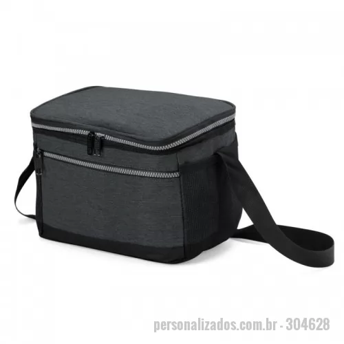 Bolsa térmica personalizada - Bolsa térmica de nylon 10 litros com dois compartimentos, sendo o principal com revestimento térmico e bolso telado para utensílios. Possui bolsos laterais em malha e alça transversal com apoio para ombro.