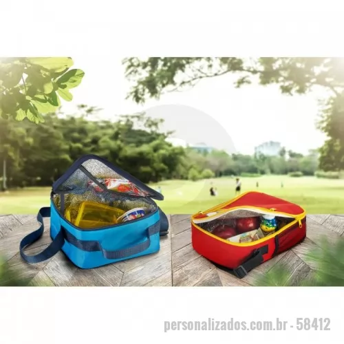 Bolsa térmica personalizada - Bolsa térmica em 600D com bolso interior em rede e alça ajustável em webbing. Com capacidade até 4,5 L, tem o tamanho ideal para levar refeições para o trabalho ou escola. Certificação EU Food Grade 200 x 200 x 110 mm