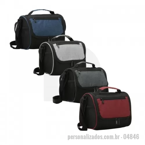 Bolsa térmica personalizada - Bolsa térmica Personalizada - 04846 - Bolsa térmica de poliéster com dois compartimentos, capacidade de 7 litros. A bolsa possui revestimento térmico em PEVA atóxico, alça de mão, bolsos laterais telados e alça transversal.  Altura :  20 cm  Largura :  25 cm  Profundidade :  14 cm  Medidas aproximadas para gravação (CxL):  8 cm x 16,5 cm  Peso aproximado (g):  172 - 157061 - Bolsa térmica