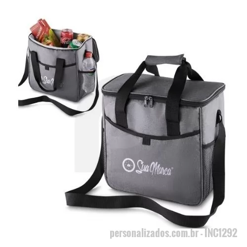 Bolsa térmica personalizada - Bolsa térmica personalizada possui alça transversal regulável (não removível). Todos nossos produtos são de fabricação própria podendo ser alterado, medidas, materiais, cores e detalhes do produto. Tambem personalizamos o item como preferir, trabalhamos com diversos metódos de gravação, proporcionando uma linda apresentação do produto. Faça já seu orçamento e receba um atendimento personalizado