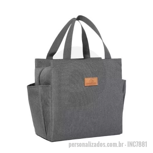 Bolsa térmica personalizada - Bolsa térmica personalizada possui alça transversal regulável (não removível). Todos nossos produtos são de fabricação própria podendo ser alterado, medidas, materiais, cores e detalhes do produto. Tambem personalizamos o item como preferir, trabalhamos com diversos metódos de gravação, proporcionando uma linda apresentação do produto. Faça já seu orçamento e receba um atendimento personalizado