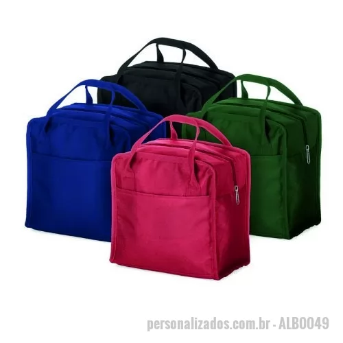 Bolsa térmica personalizada - Leve estilo e frescor para o dia a dia com a bolsa Térmica de 7 litros! 7 Litros de Capacidade: ideal para transportar lanches, bebidas e outros itens. Nylon Resistente: durável e fácil de limpar. Bolso Frontal: guarde seus itens menores com segurança. Placa Metálica Personalizável (opcional): adicione um toque de sofisticação à sua bolsa. Acompanha Alça Ajustável: use-a como bolsa de ombro ou transversal. Fechamento com Zíper: garante a segurança dos seus pertences. Forro Interno Térmico: mantém seus alimentos e bebidas frescos por horas. Leve e Confortável: perfeita para piqueniques, viagens e o dia a dia.