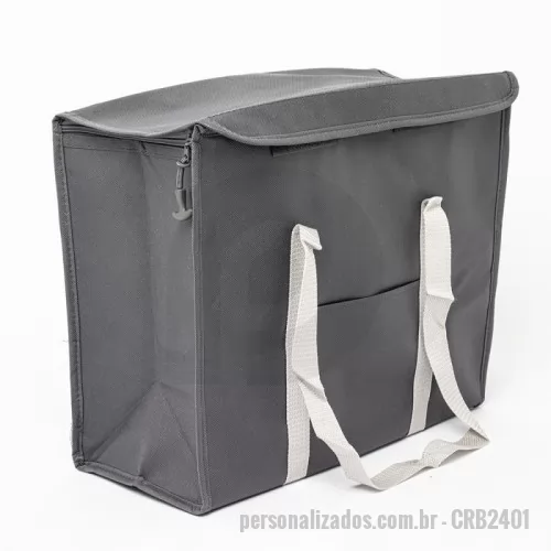 Bolsa térmica personalizada - Bolsa Térmica Nylon  34 Litros Com Logo,Alimentos mais saudáveis durante o lazer! Com a Bolsa Térmica de 34 Litros,  feita de nylon resistente, é possível levar petiscos, lanches e bebidas de forma segura e prática, mantendo tudo fresquinho por mais tempo durante os passeios.  Equipado com zíper nas laterais, fechamento frontal com velcro e duas alças para facilitar o transporte, é a escolha perfeita para quem valoriza eficiência e segurança durante as refeições.   Altura :  36 cm Largura :  23 cm Comprimento :  42 cm