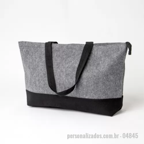 Bolsa térmica personalizada - Bolsa térmica de 13 litros confeccionada em feltro, com revestimento interno térmico de PEVA atóxico, antivazamento e ainda possui alças de mão para transportá-la para qualquer lugar.