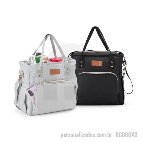 Bolsa térmica personalizada - Bolsa térmica 16 Litros eficiente para passeios, faculdade ou trabalho? Nossa bolsa térmica de 16 litros é a escolha perfeita! Feita com tecido Oxford, ela possui dois compartimentos, incluindo um frontal, além de bolsos laterais com elástico para ma