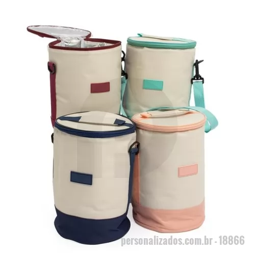 Bolsa térmica personalizada - A bolsa para refeições, ideal para o dia a dia. Feita em tecido Oxford, seu formato cilindrico permite mais espaço interno, que contém revestimento térmico em folhas de alumínio, ainda possui alça de ombro removível e ajustável. Leve-a para viagens, aventuras ao ar livre e muito mais.