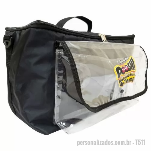 Bolsa térmica personalizada - Bolsa Térmica com capacidade para 18 litros com alça de mão e bolso transparente frontal. Disponível em várias cores. Gravação da Logomarca em até 1 cor já inclusa.  Tamanho Aprox: 35 x 25 x 20 cm Revestimento externo: Nylon 70. Revestimento interno: PVC Laminado. Acabamento: Vivo.