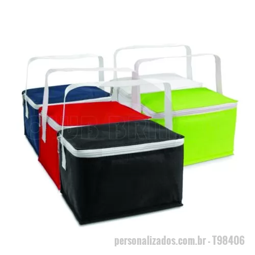 Bolsa térmica personalizada - Bolsa térmica. 600D. Capacidade até 3 litros.  Disponível em várias cores. Gravação da logomarca em 1 cor já incluso.  Tamanho Aprox: 20 x 14 x 12,5 cm.