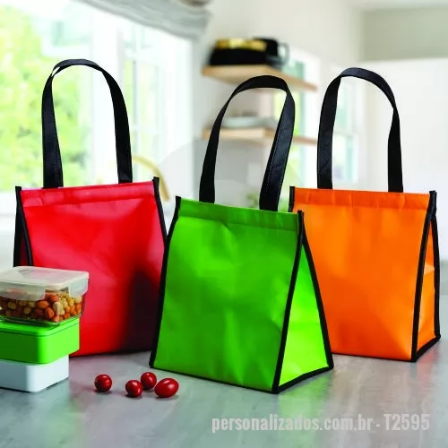 Bolsa térmica personalizada - Bolsa térmica em tnt 6 Litros, fechamento com velcro. Gravação em 1 cor já inclusa.