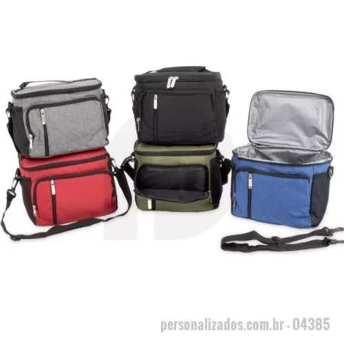 Bolsa térmica personalizada - Descrição: Bolsa térmica de poliéster com três compartimentos, capacidade de 11 litros. A bolsa possui revestimento térmico em PEVA atóxico com costura soldada (não vaza), alça de mão, bolsos laterais telados e acompanha alça transversal.  Altura :  18 cm  Largura :  24 cm  Profundidade :  14,5 cm