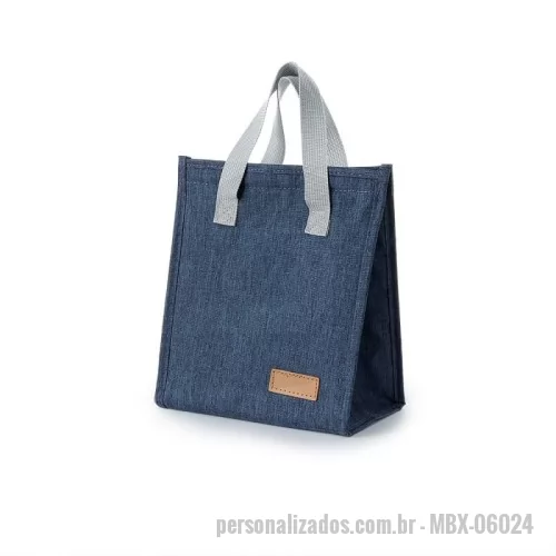 Bolsa térmica personalizada - Bolsa térmica confeccionada em Oxford com capacidade de 6 litros com fechamento em velcro. Contém alças de mãos e plaquinha personalizável fixa.