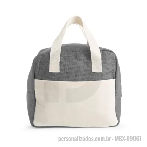 Bolsa térmica personalizada - Bolsa térmica confeccionada em poliéster, com fechamento em zíper e capacidade máxima de 8 litros. Possui revestimento térmico em folha de alumínio, além de bolso frontal aberto e alças de mão em poliéster mesclado com algodão.