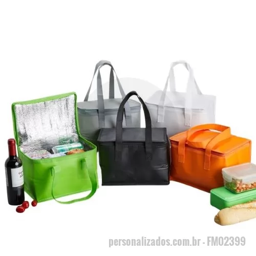 Bolsa térmica personalizada - Descrição: Bolsa térmica em tnt 6 Litros.  Altura :  18 cm  Largura :  25,2 cm  Profundidade :  14,5 cm  Medidas aproximadas para gravação (CxL):  9 cm x 24,5 cm  Peso aproximado (g):  49
