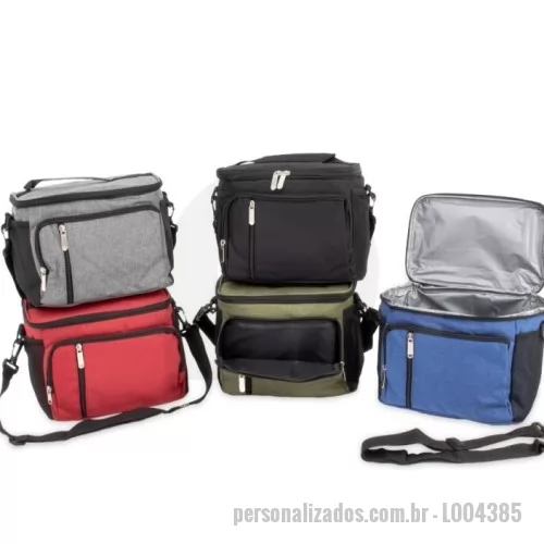 Bolsa térmica personalizada - Bolsa térmica de poliéster com três compartimentos, capacidade de 11 litros. A bolsa possui revestimento térmico em PEVA atóxico com costura soldada (não vaza), alça de mão, bolsos laterais telados e acompanha alça transversal.  Altura :  18 cm  Largura :  24 cm  Profundidade :  14,5 cm