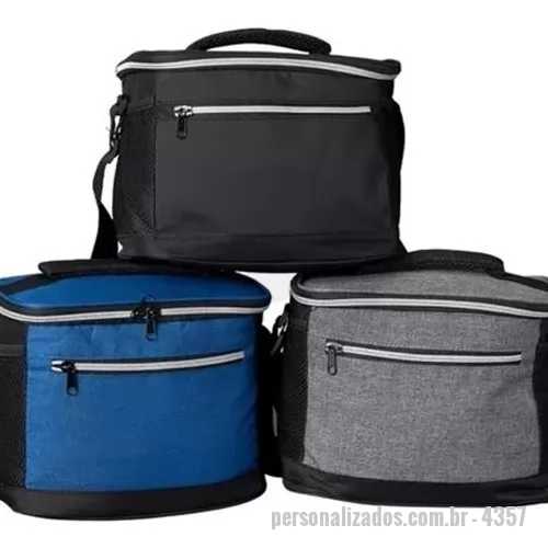 Bolsa térmica personalizada - Bolsa térmica em nylon, abertura principal com zíper duplo, bolso frontal com zíper, bolsos laterais telado, com alça de de mão e ombro regulável em nylon, capacidade até 10 litros, e área interna revestida com manta térmica PEVA, tamanho aproximado 