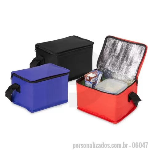 Bolsa térmica personalizada - Bolsa térmica confeccionada em TNT impermeável com capacidade máxima de 4 litros. Possui revestimento térmico em folha de alumínio, fechamento em zíper e alça fixa em nylon.