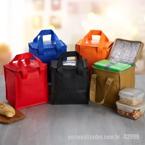 Bolsa térmica personalizada - olsa térmica de TNT com capacidade de 7 litros com bolso frontal.