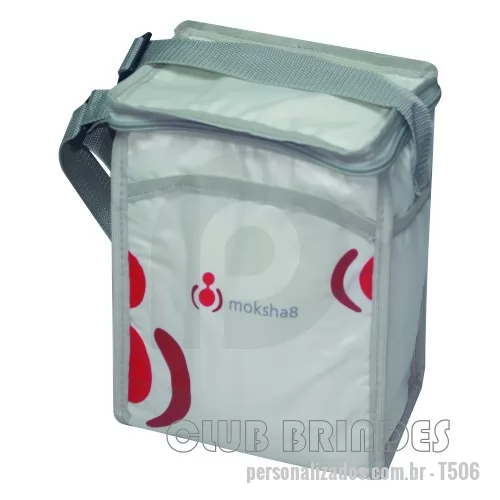 Bolsa térmica personalizada - Bolsa Térmica com capacidade aproximada de 5,5 Litros com alça de ombro. Disponível em várias cores. Gravação da logomarca em até 03 cores já inclusa. Tamanho: 22 X 20 X 14 cm. Revestimento externo: Nylon 70. Revestimento interno: PVC Laminado. Alça: De Ombro. 