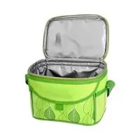 Bolsa Térmica para Acampamento foi projetada para manter a temperatura dos alimentos e bebidas pelo máximo e tempo possível fora da ação dos raios solares. Acompanha alça tira-colo e bolsos externos. É dobrável e fácil de guardar