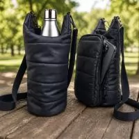 Shoulder bag térmica transversal em puffer com compartimento principal térmico dois bolsos frontais, fechamento em zíper e alça ajustável para transporte  Medidas: Comprimento: 14 cm Altura: 22 cm Largura: 12 cm