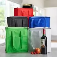 Bolsa térmica em TNT 9 litros com bolso frontal