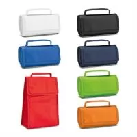 Bolsa térmica dobrável. Non-woven: 80 g/m². Fecha com velcro. Fornecida desdobrada. Capacidade até 3 litros. Disponível em várias cores. Gravação da logomarca em 1 cor já inclusa.