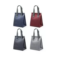 Bolsa térmica em 300D de alta densidade com pegas em webbing. Contém 1 compartimento principal com fecho aderente. Capacidade até 2’5 L. 170 x 220 x 130 mm