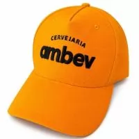 **Boné americano Personalizado – Direto da Fábrica**  Boné Trucker personalizado, ideal para empresas, eventos, campanhas promocionais, ações de marketing, agronegócio, uniformes e brindes corporativos.  Produzido com materiais de alta qualidade, possui frente estruturada e tela traseira que proporciona maior ventilação e conforto. Personalização de acordo com a identidade visual da sua empresa, com diversas opções de cores, tecidos e acabamentos.  **Personalização disponível:**  * Bordado computadorizado * Aplicação de logomarca * DTF e outros acabamentos * Diversas combinações de cores * Produção personalizada conforme o projeto do cliente  **Produção própria e atendimento para todo o Brasil.**  Solicite uma cotação e desenvolva seu boné personalizado diretamente com nossa fábrica.