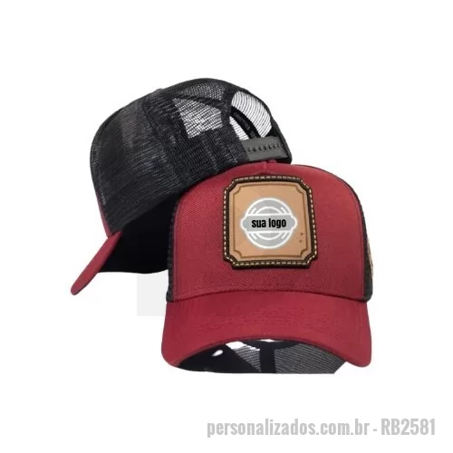 Boné Trucker personalizado - FICHA TÉCNICA - BONÉ TRUCKER PERSONALIZADO Produto: Boné Tucker Modelo: Americano ou Baseball. Frontal: Frente estruturada entretela memória. Materiais Frente: Tecido Brim 100% algodão. Laterais e traseira: Tela mesh em poliéster Aba: Curva com enchimento em plástico (PE)   Acabamento: Carneira e viés em algodão na cor preto Botão superior: Revestido no mesmo tecido preto  Regulador: Plástico  Personalização Frente: Impressão Frontal Silk, Silk Emborrachado, Bordado e Aplique