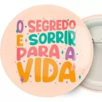 Botton estilo americano, com acabamento do fecho em metal estilo alfinete.