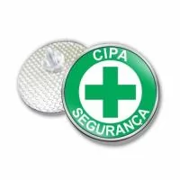 Broche produzido em metal fundido ZAMAC, com recorte padrão círcular,  com personalização em etiqueta resinada