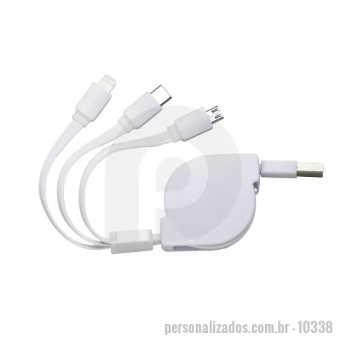 Cabo Retrátil personalizado - Carregue 3 dispositivos de uma vez! Com as entradas Lightning/iPhone, V8/Android e Tipo-C/Android. Suporte com rolamento e trava automática. Frente lisa e parte traseira com área para aplicação de adesivo ou etiqueta resinada. É a praticidade e a economia em espaço para carregar tudo de uma só vez!