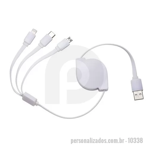 Cabo Retrátil personalizado - Carregue 3 dispositivos de uma vez! Com as entradas Lightning/iPhone, V8/Android e Tipo-C/Android. Suporte com rolamento e trava automática. Frente lisa e parte traseira com área para aplicação de adesivo ou etiqueta resinada. É a praticidade e a economia em espaço para carregar tudo de uma só vez!  Altura: 4,1 cm Largura: 5,8 cm Medidas aproximadas para gravação: (CxL): 3,8 cm x 3,8 cm Material: Plástico Comprimento do cabo: 1,06 m