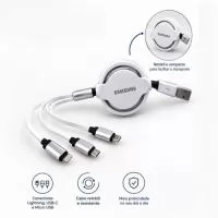 Cabo USB Retrátil 3 em 1 personalizado, prático e compacto para recarga de dispositivos. Possui cabo com até 1 metro de extensão e conectores USB-C, Micro USB e Lightning, além de USB-A. O sistema retrátil facilita o transporte e mantém o cabo organizado.  Excelente opção de brinde corporativo, tecnológico e útil para empresas, eventos, feiras, clientes e colaboradores. Personalize com a sua marca e tenha um brinde que será usado no dia a dia.