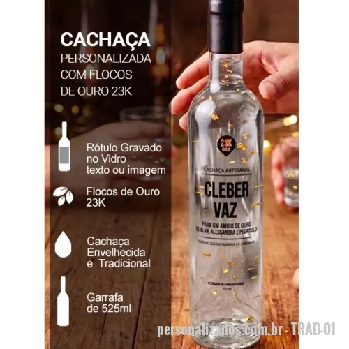 Cachaça personalizada - . Cachaça Tradicional, não envelhecida* . Rótulo Personalizado gravado direto no Vidro com TEXTO / IMAGEM (não é adesivo) . Garrafa de vidro de 525 ml . Flocos de Ouro próprios para alimentos e bebidas