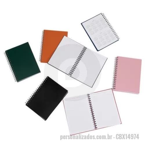 Caderneta personalizada - Caderneta Personalizada - CBX14974 - Descrição: Caderno com capa em cromato e wire-o metálico. Possui aproximadamente 86 folhas pautadas e páginas para: dados pessoais, calendários de 2023 à 2025, planejamentos e endereços de contatos. - 162902 - Caderneta