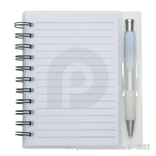 Caderneta personalizada - Caderneta plástica wire-o com caneta e suporte para encaixe. Caneta plástica com detalhe emborrachado, carga esferográfica na cor azul e acionamento por clique.