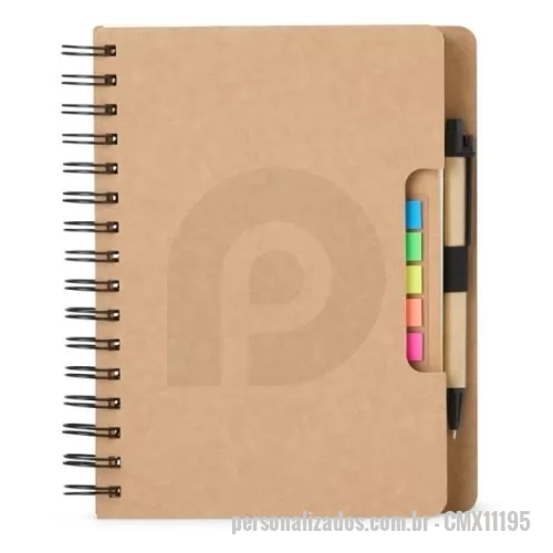 Caderneta personalizada -  Caderneta ecológica com autoadesivos e caneta, com capa produzida em papelão kraft. Contém miolo com aproximadamente 70 folhas pautadas, suporte de nylon acompanhando, caneta de papelão com clip e ponteira de plástico com carga esferográfica 1.0mm e acionamento por clique. Bloco autoadesivo amarelo com aproximadamente 20 folhas, bloco verde com aproximadamente 20 folhas, cinco blocos coloridos autoadesivos com aproximadamente 20 folhas, 3 blocos coloridos com aproximadamente 20 folhas.