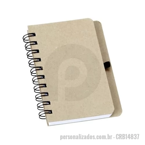 Caderneta personalizada - Caderneta capa dura em kraft com wire-o e porta caneta. Contém aproximadamente 100 páginas não pautadas na cor branca.